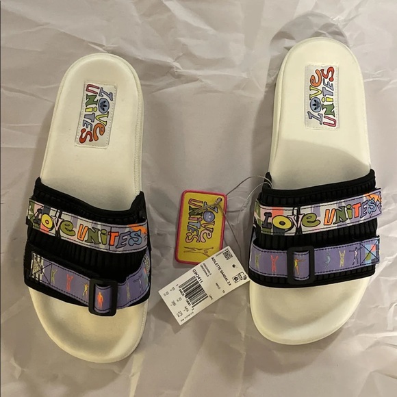 Size 10 GW2411Adidas Adilette 2.0 Pride Slides Off White / Core Black / Light